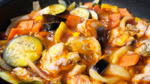 簡便　ミールキット　時短　トマトソース　えぷろん　オイシックス　チキン　レシピ　なす　人参パプリカ　イタリアン